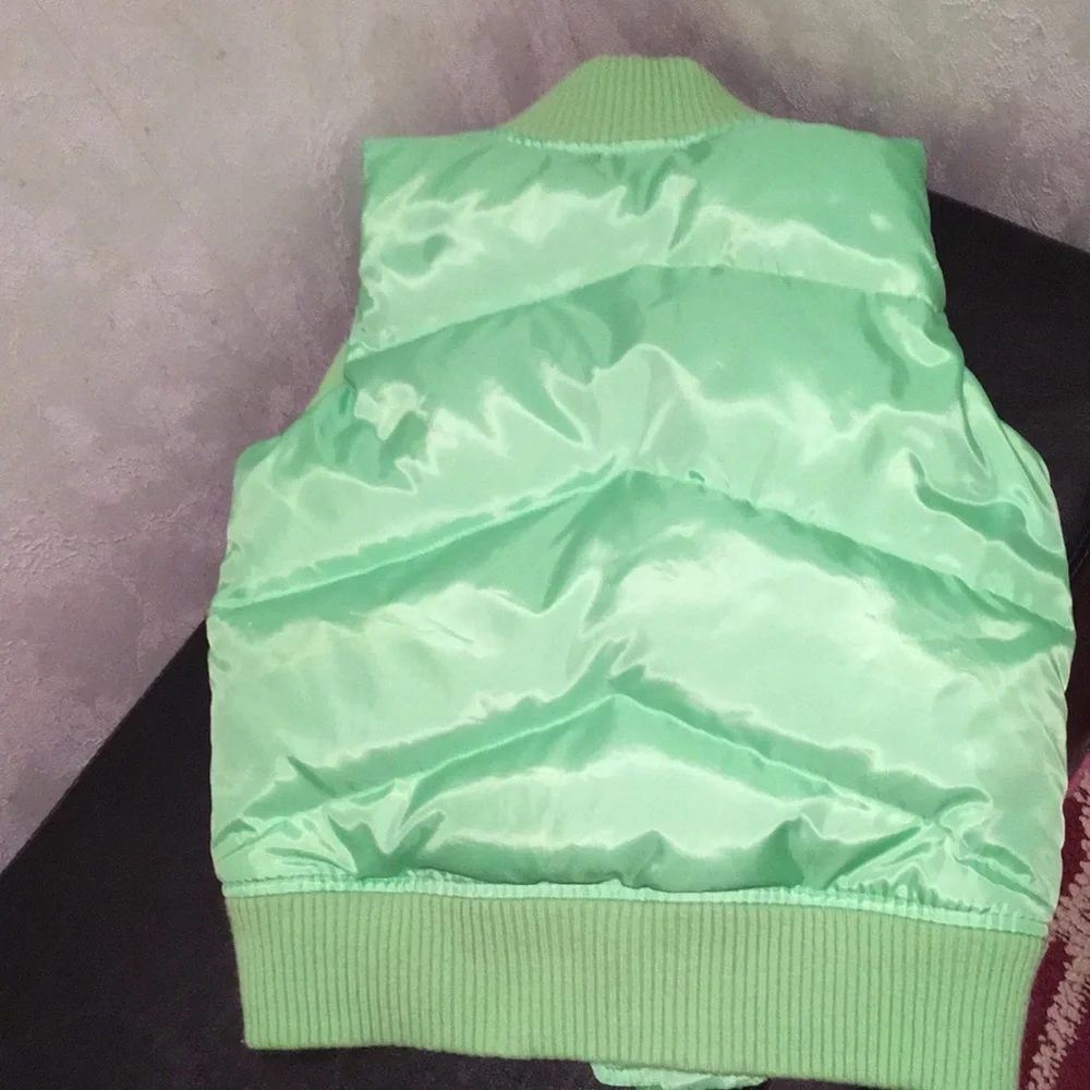 Old Navy vest size Large girls green puffy jacket vest-heavy duty EUC Spring